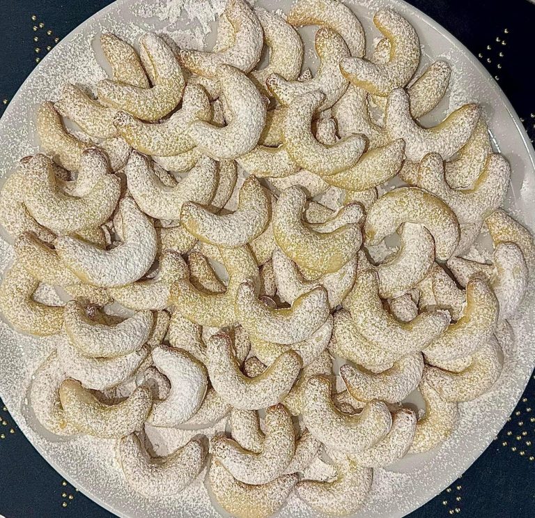 pyszne ciasteczka. Są waniliowo-migdałowe, kruche, mocno maślane