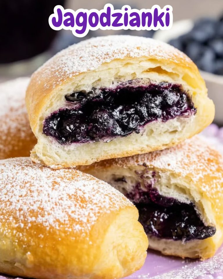 Puszyste Bułeczki z Jagodami