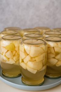 Jabłka w syropie na zimę – kompot z jabłek na zimę