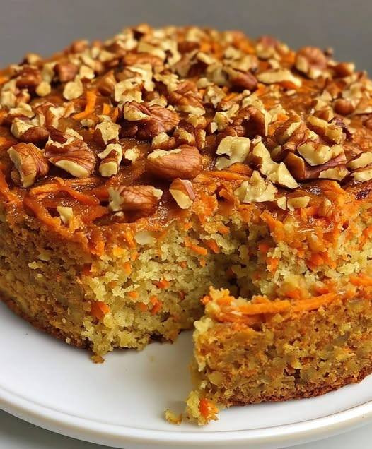 Jeśli masz filiżankę płatków owsianych i marchewki, zrób ciasto! Bez mąki, białego cukru i masła.